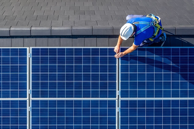 Solar expert maintain and repair the solar system